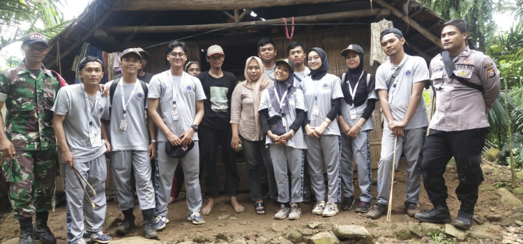Bakti Pemuda Nusantara (Bapen) Desa Sukajaya Ikuti Kegiatan Warga Desa dalam pembuatan Gula Aren